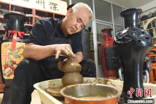 河北深州六旬手藝人80多道工序制作黑陶 產(chǎn)品暢銷海內(nèi)外